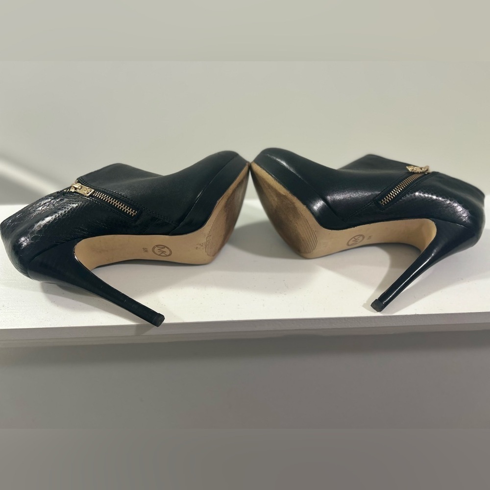 Michael Kors Platform Black Leather Ankle Boot-Size 8 - Picture 4 of 4